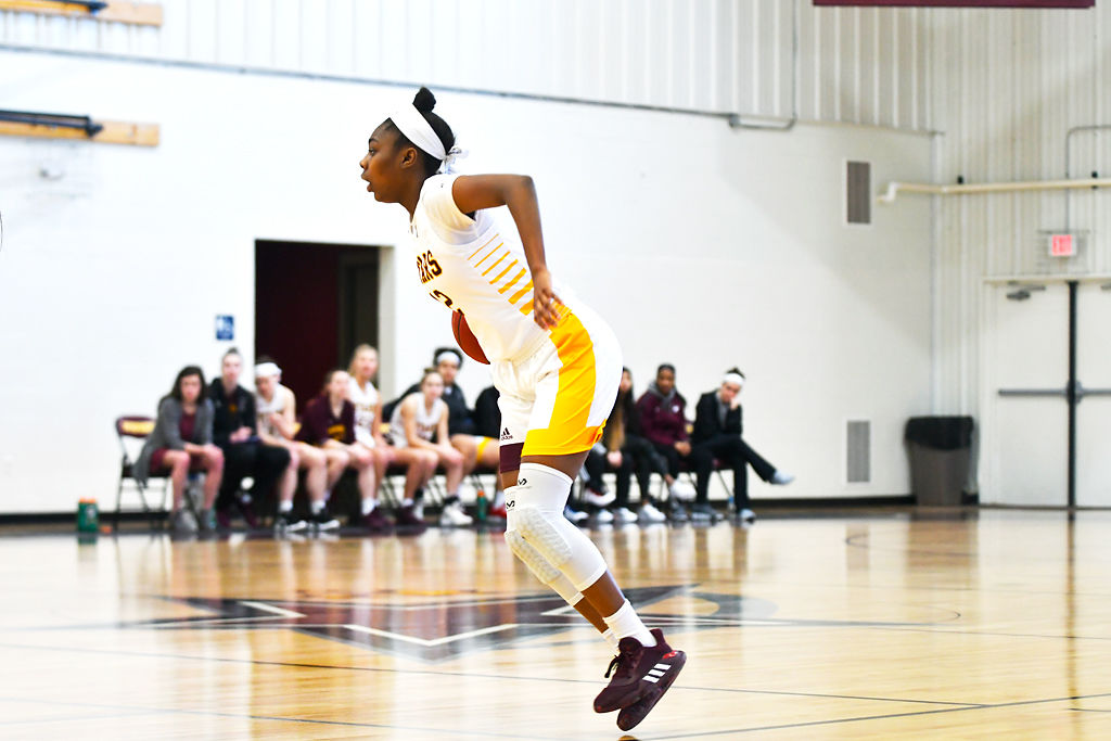 Stephens sophomore Cedreanna Lee prepares